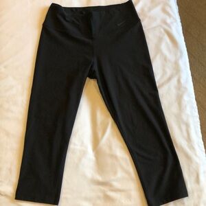 Nike Dri-Fit Ten Less Plastic Bottles One Legend Crop Capri Pants Size S